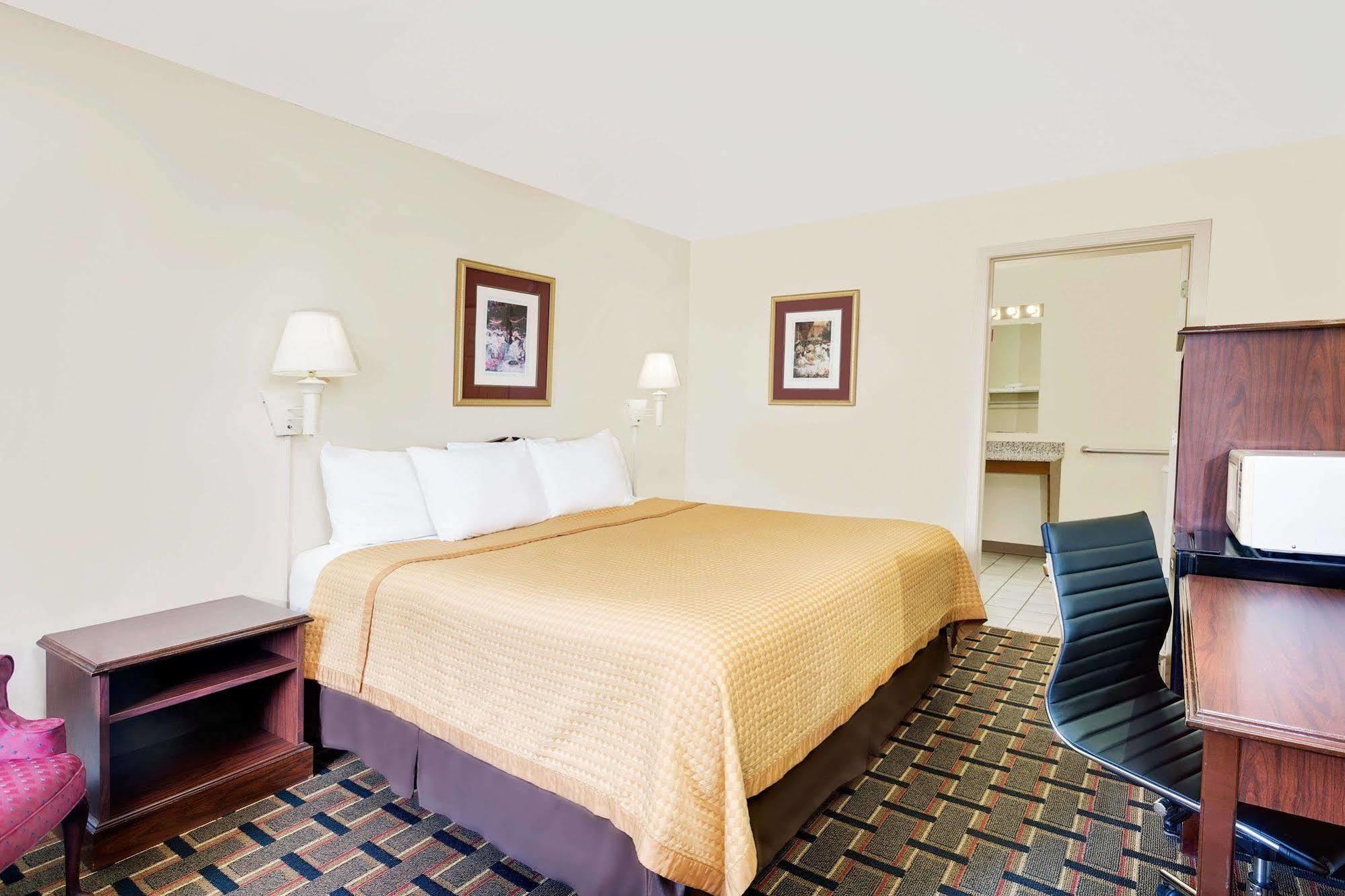 Days Inn By Wyndham ספרטנבורג מראה חיצוני תמונה